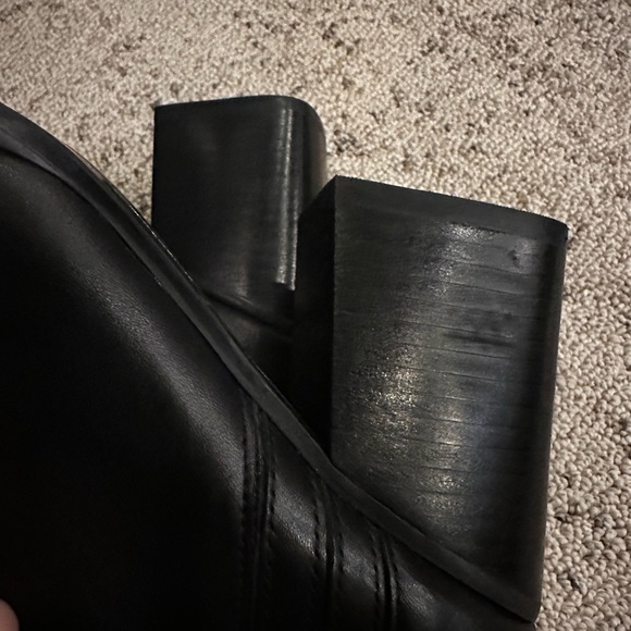 Marc Fisher Black Leather Bootie EXCELLENT CONDITION Size 7M - Picture 5 of 7